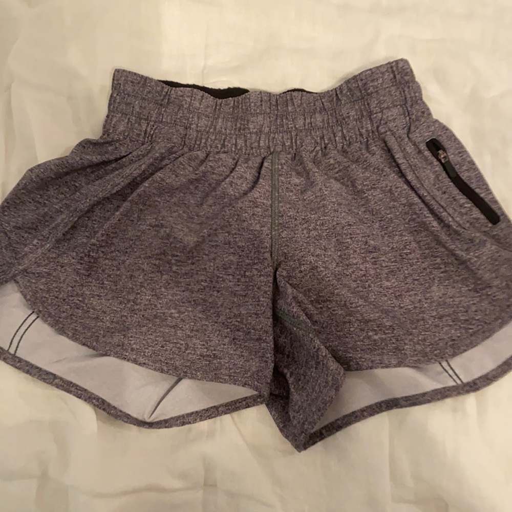 LULULEMON SHORTS (size 6 4in long)